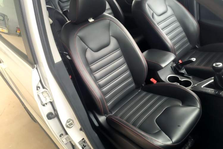 Used FORTHING SX6 2019 1.6L Manual Luxury Model China VI Standard Right Front Seat
