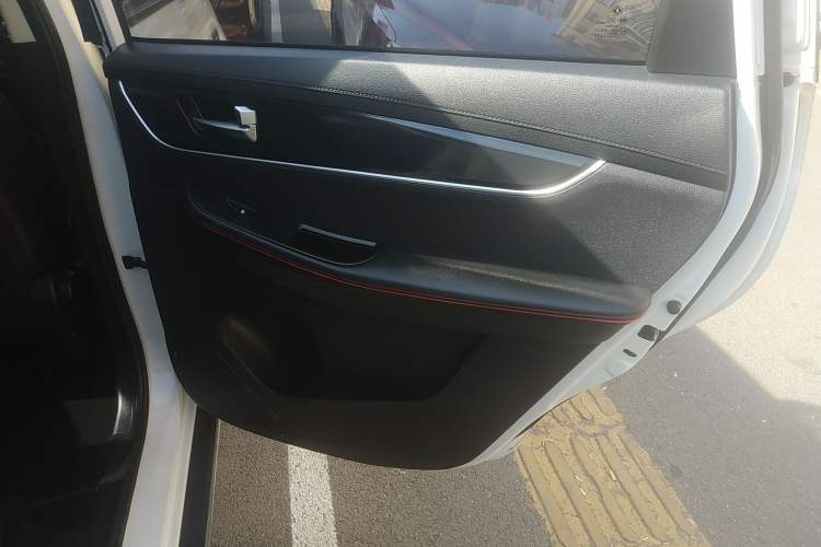 Used FORTHING SX6 2019 1.6L Manual Luxury Model China VI Standard Right Rear Door Interior