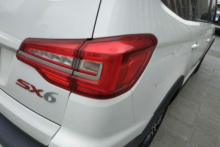 Used FORTHING SX6 2019 1.6L Manual Luxury Model China VI Standard Right Rear Taillight