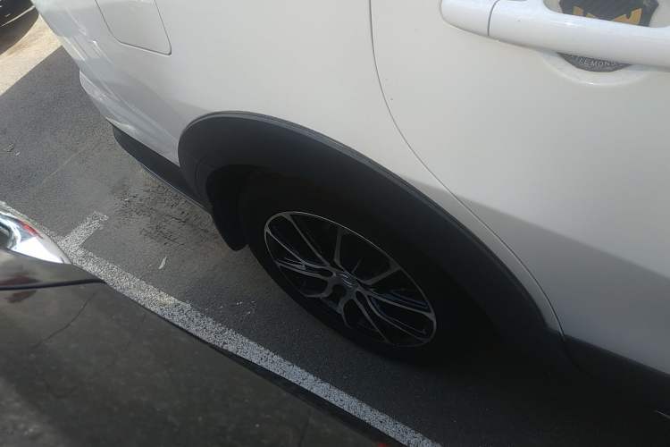 Used FORTHING SX6 2019 1.6L Manual Luxury Model China VI Standard Right Rear Wheel Hub