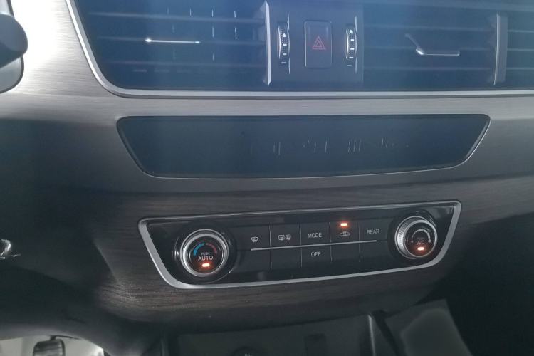 Used FORTHING SX6 2022 1.6L Manual Luxury Version Audio And AC Panel