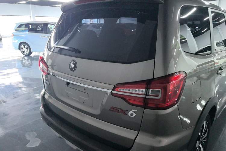 Used FORTHING SX6 2022 1.6L Manual Luxury Version Exterior 4
