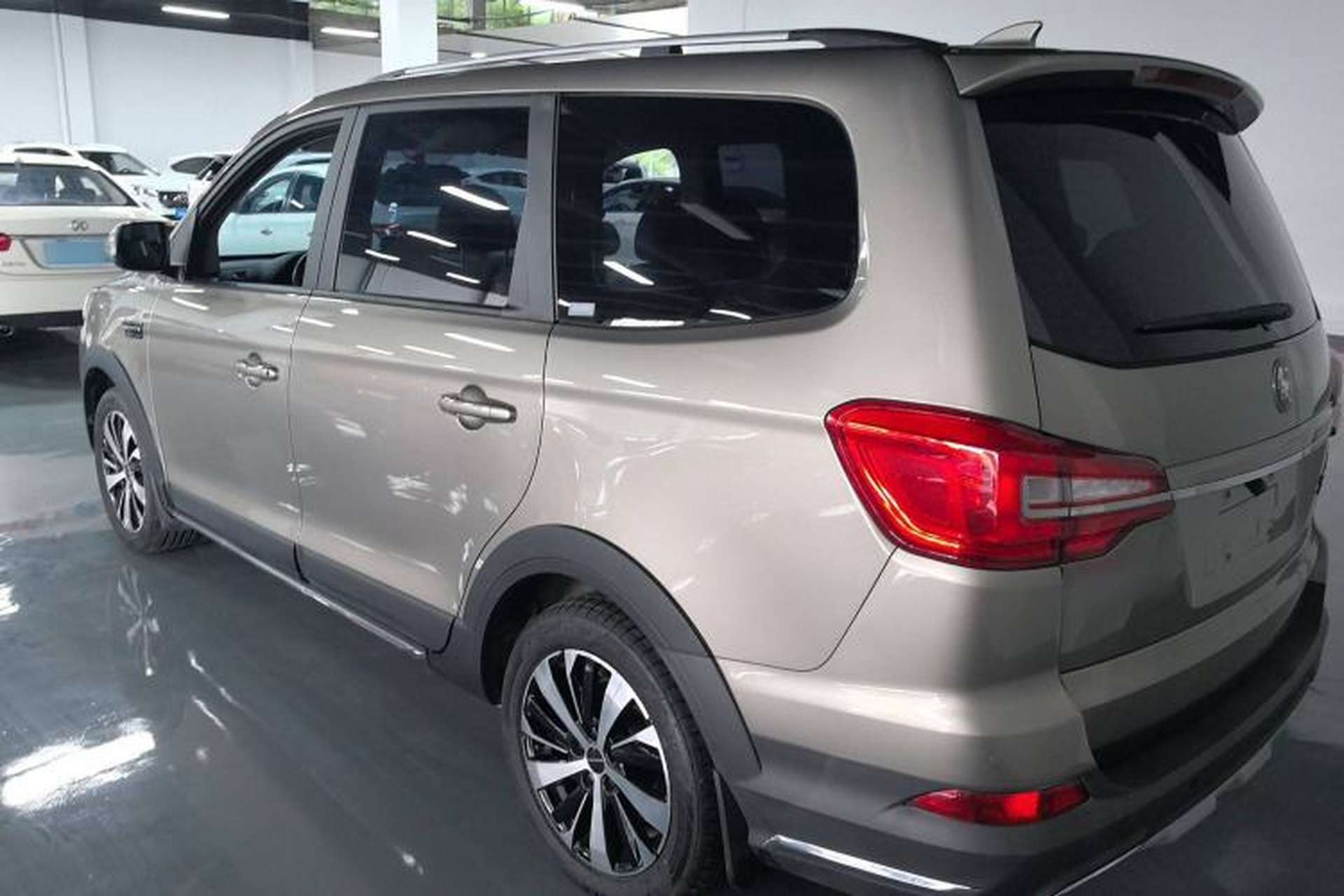 Used FORTHING SX6 2022 1.6L Manual Luxury Version Exterior 5
