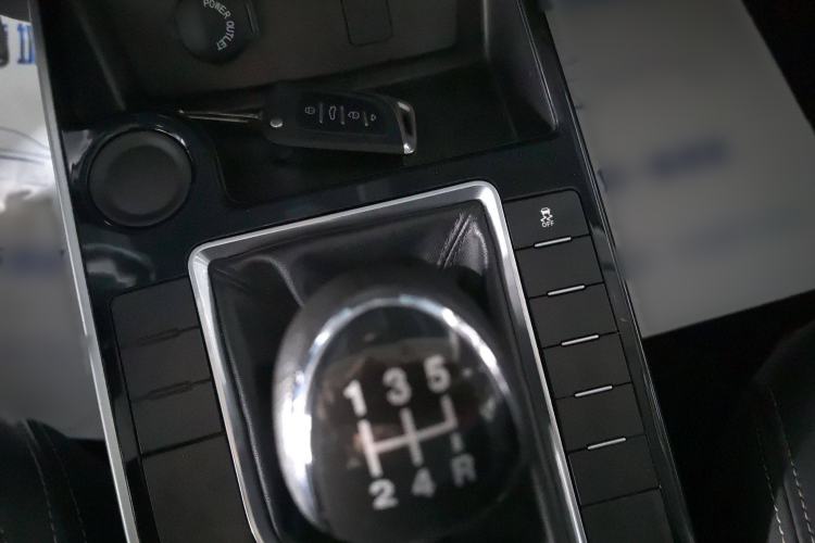 Used FORTHING SX6 2022 1.6L Manual Luxury Version Interior 4