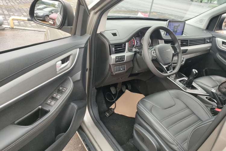 Used FORTHING SX6 2022 1.6L Manual Luxury Version Driver Seat