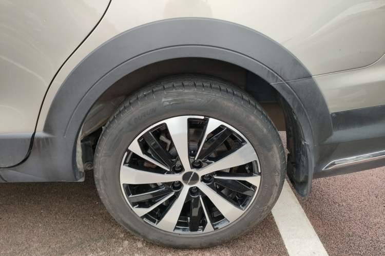 Used FORTHING SX6 2022 1.6L Manual Luxury Version Left Rear Wheel Hub