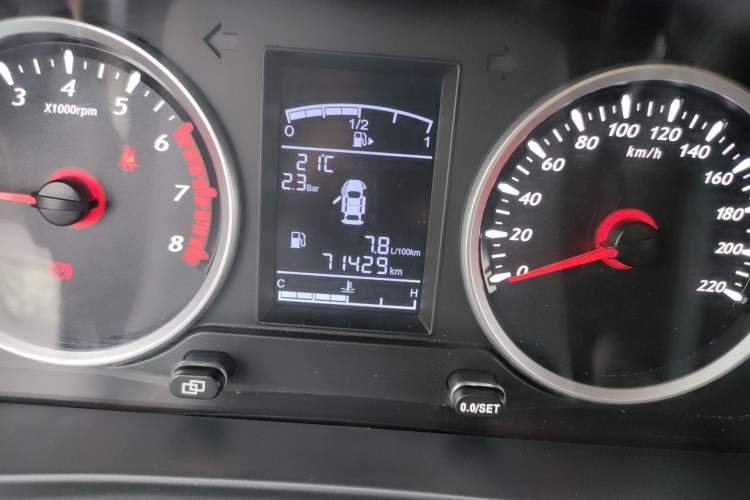 Used FORTHING SX6 2022 1.6L Manual Luxury Version Odometer Close Up