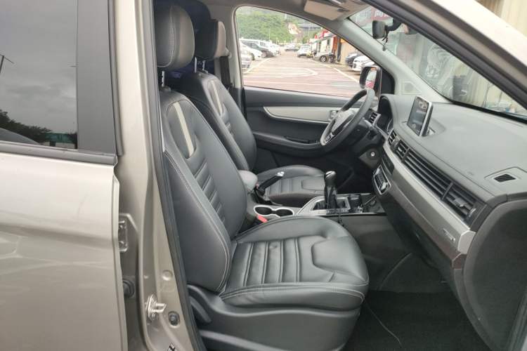 Used FORTHING SX6 2022 1.6L Manual Luxury Version Right Front Seat