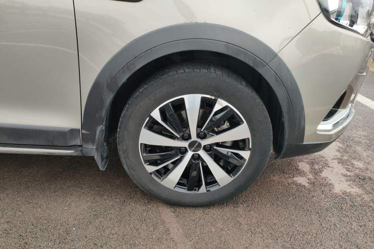 Used FORTHING SX6 2022 1.6L Manual Luxury Version Right Front Wheel Hub