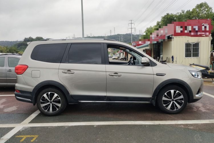 Used FORTHING SX6 2022 1.6L Manual Luxury Version Right Side