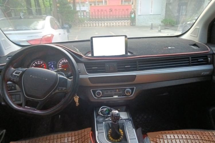 Used FORTHING SX6 2022 1.6L Manual Luxury Version – Youth Edition Center Console