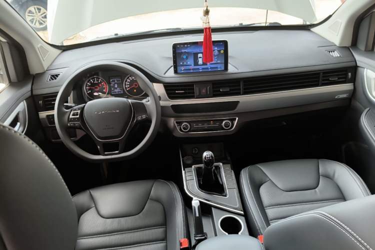 Used FORTHING SX6 2022 1.6L Manual Luxury Version – Youth Edition Center Console