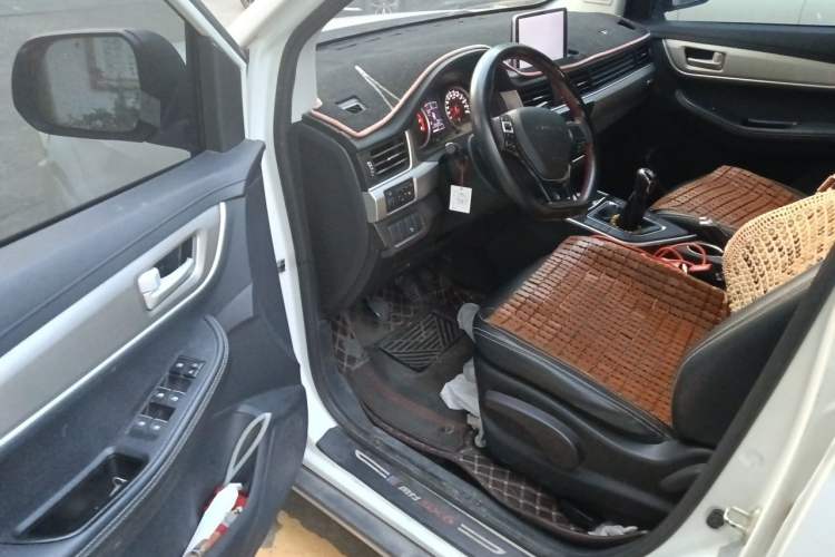 Used FORTHING SX6 2022 1.6L Manual Luxury Version – Youth Edition Driver Seat