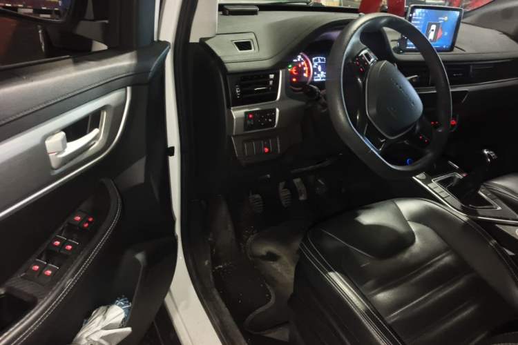 Used FORTHING SX6 2022 1.6L Manual Luxury Version Driver Seat