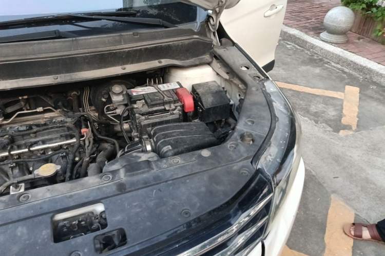 Used FORTHING SX6 2022 1.6L Manual Luxury Version – Youth Edition Engine Bay Left