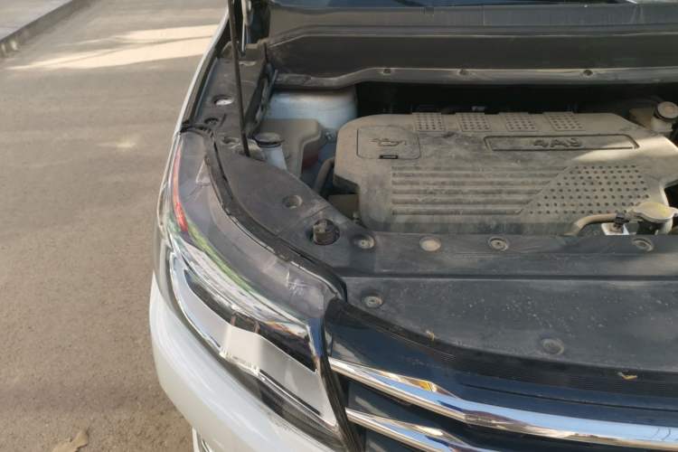 Used FORTHING SX6 2022 1.6L Manual Luxury Version – Youth Edition Engine Bay Right