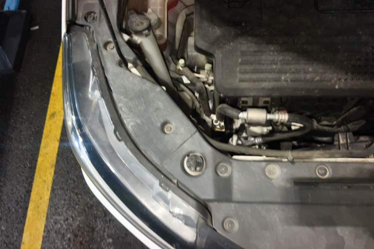Used FORTHING SX6 2022 1.6L Manual Luxury Version Engine Bay Right