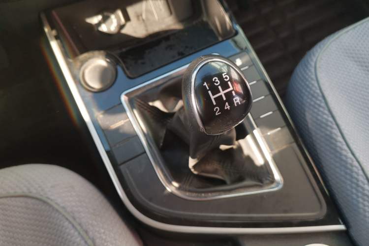 Used FORTHING SX6 2022 1.6L Manual Luxury Version – Youth Edition Gear Lever