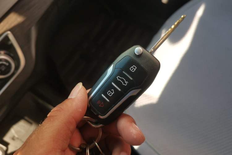 Used FORTHING SX6 2022 1.6L Manual Luxury Version – Youth Edition Vehicle Key