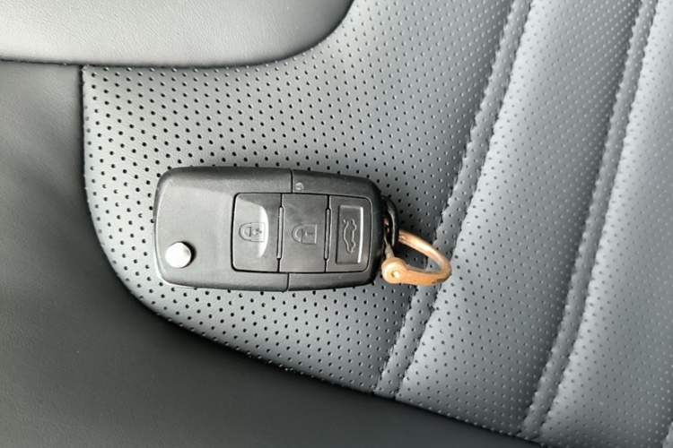 Used FORTHING SX6 2022 1.6L Manual Luxury Version – Youth Edition Vehicle Key