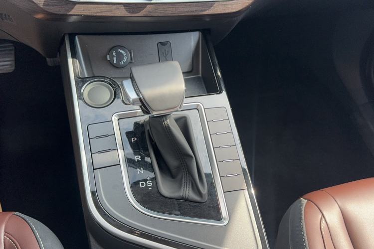 Used FORTHING T5 2022 Shengshi Edition 1.5T Automatic Dream Version Five Seats Gear Lever