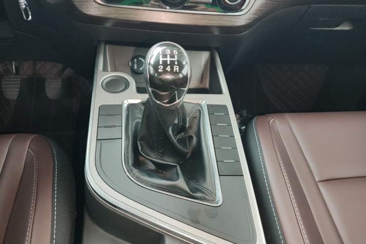 Used FORTHING T5 2023 Grand Edition 1.6L Manual Dream Version Five Seats Gear Lever