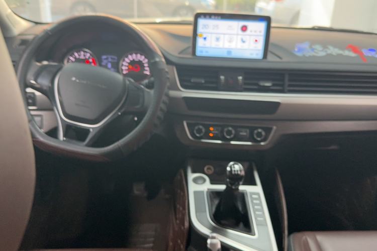 Used FORTHING T5 2022 Grand Edition 1.6L Manual Dream-Chasing Five-Seat Model Interior 3