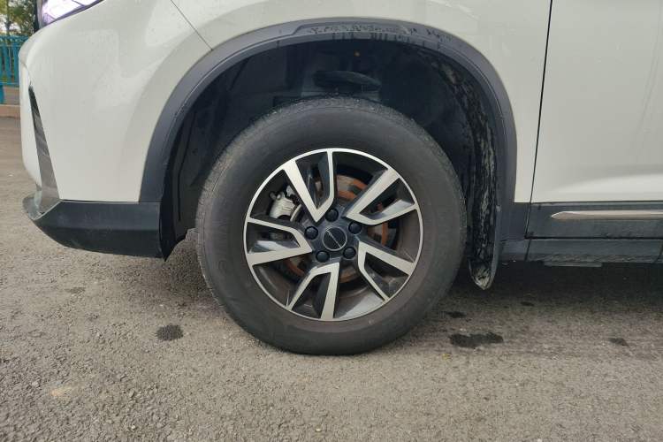 Used FORTHING T5 2023 Grand Edition 1.6L Manual Dream Version Five Seats Left Front Wheel Hub