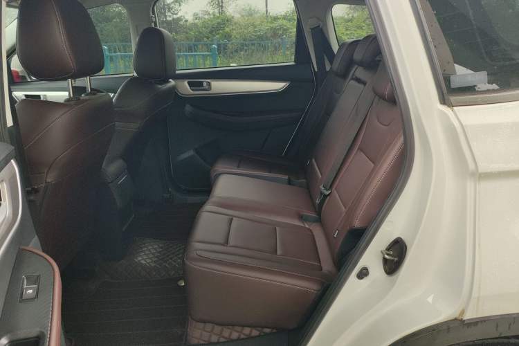 Used FORTHING T5 2023 Grand Edition 1.6L Manual Dream Version Five Seats Left Rear Seat