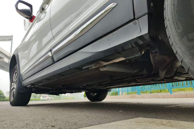 Used FORTHING T5 2023 Grand Edition 1.6L Manual Dream Version Five Seats Left Side Sill