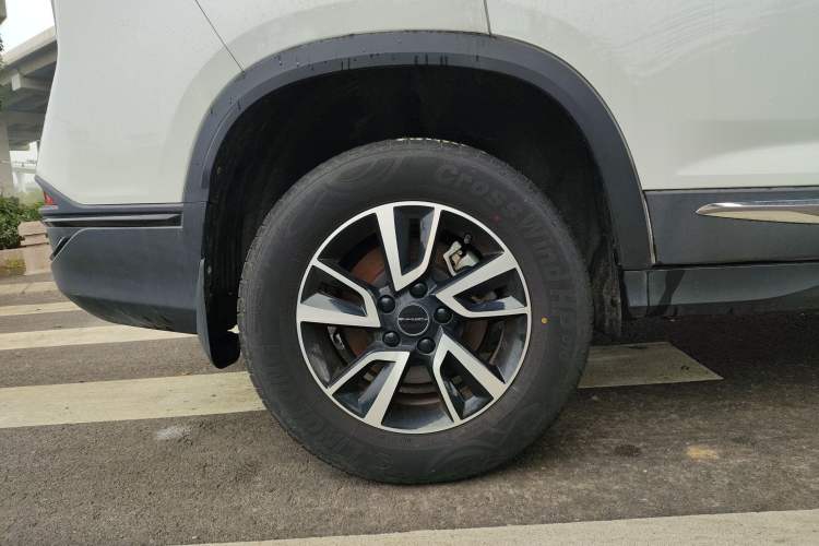 Used FORTHING T5 2023 Grand Edition 1.6L Manual Dream Version Five Seats Right Rear Wheel Hub