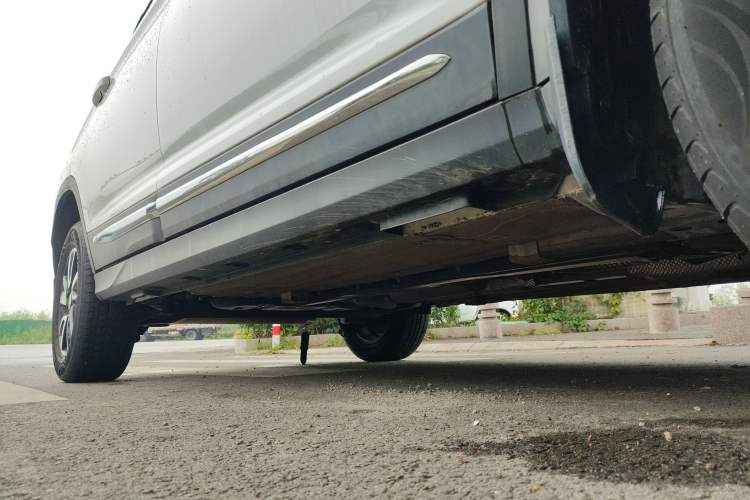 Used FORTHING T5 2023 Grand Edition 1.6L Manual Dream Version Five Seats Right Side Sill