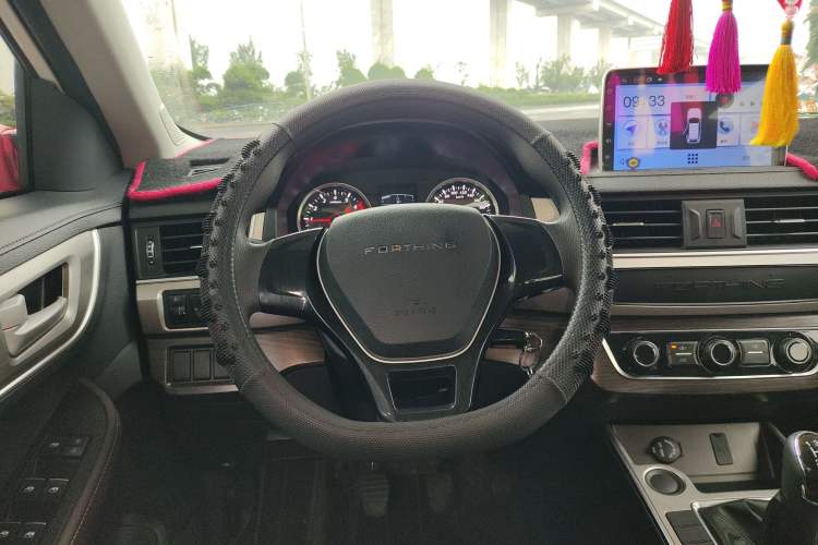 Used FORTHING T5 2023 Grand Edition 1.6L Manual Dream Version Five Seats Steering Wheel
