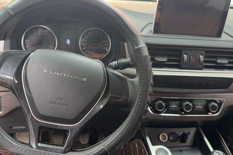 Used FORTHING T5 2022 Grand Edition 1.6L Manual Dream-Chasing Five-Seat Model Steering Wheel