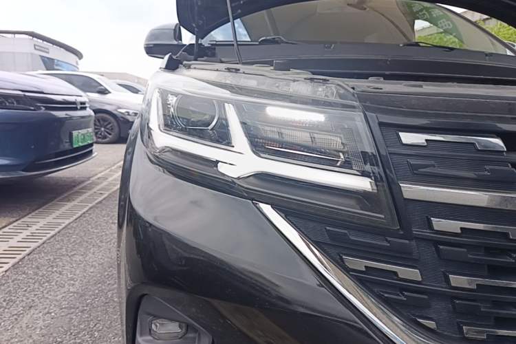 Used FORTHING T5 2018 230T CVT Zhiyue Trim Right Front Headlight