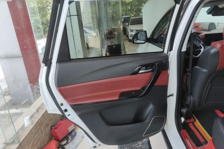 Used FORTHING T5 2018 230T CVT Smart Enjoyment Version Left Rear Door Interior