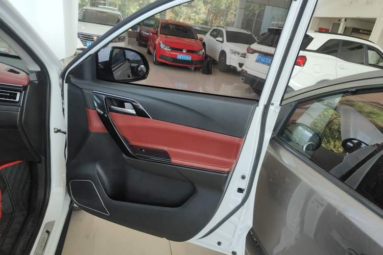 Used FORTHING T5 2018 230T CVT Smart Enjoyment Version Right Front Door Interior