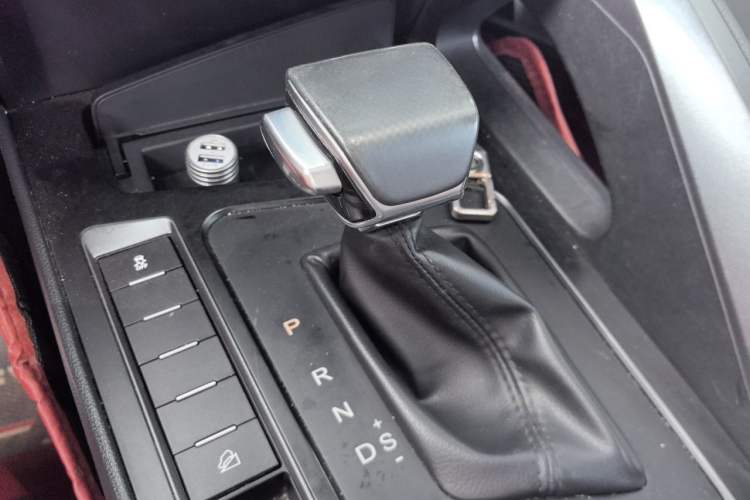 Used FORTHING T5 2020 1.5T Automatic Luxury Model China VI Standard Gear Lever