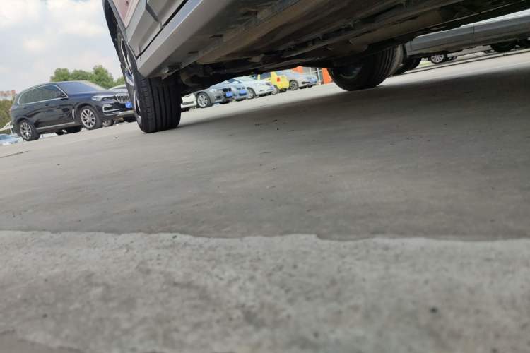 Used FORTHING T5 2020 1.5T Automatic Luxury Model China VI Standard Right Side Sill