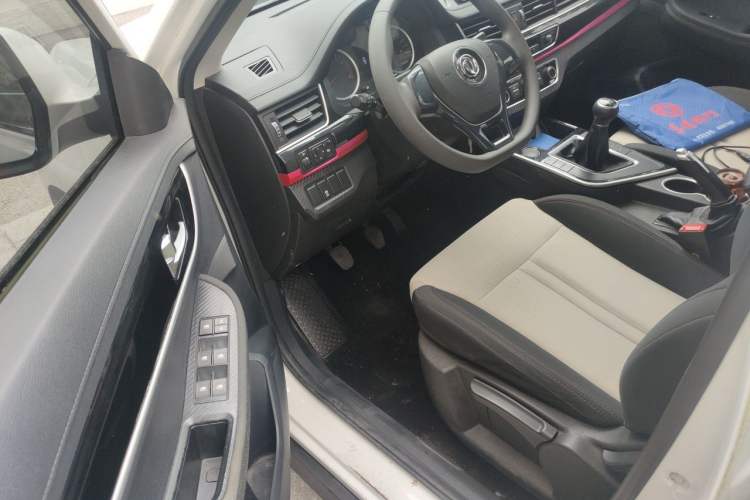 Used FORTHING T5 2020 1.6L Manual Comfort Model China VI Standard Driver Seat