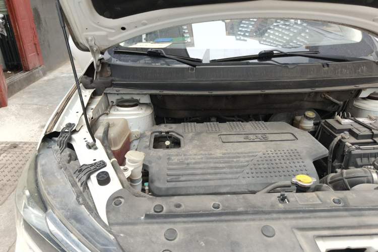 Used FORTHING T5 2020 1.6L Manual Luxury Model China VI Standard Engine Bay Right