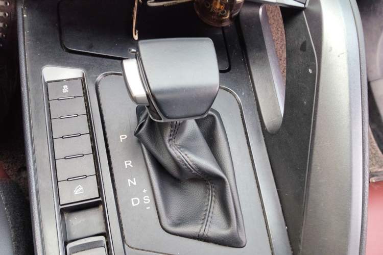 Used FORTHING T5 2020 1.5T Automatic Luxury Model China VI Standard Gear Lever