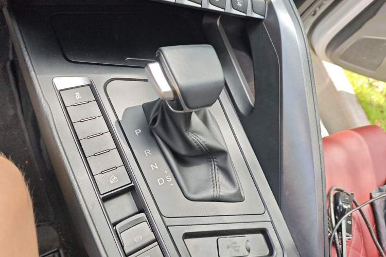Used FORTHING T5 2020 1.5T Automatic Luxury Edition China VI Standard Gear Lever