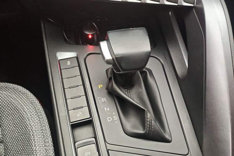 Used FORTHING T5 2020 1.5T Automatic Luxury Model China VI Standard Gear Lever