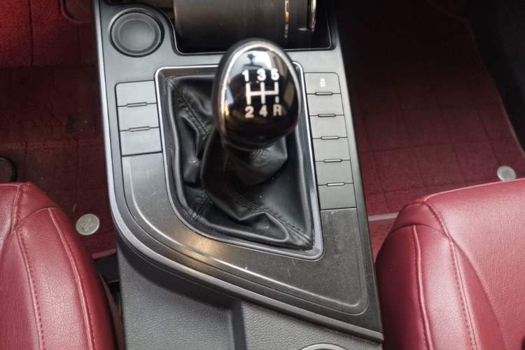 Used FORTHING T5 2020 Revised Version 1.6L Manual Luxury Trim China VI Standard Gear Lever