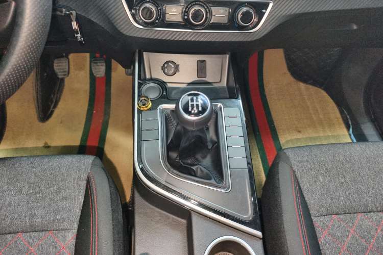 Used FORTHING T5 2020 1.6L Manual Comfort Model China VI Standard Gear Lever