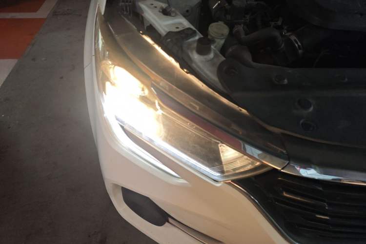 Used FORTHING T5 2020 1.5T Automatic Luxury Model China VI Standard Right Front Headlight