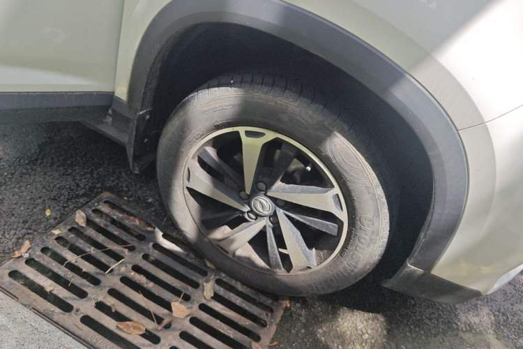 Used FORTHING T5 2020 Revised 1.5T Automatic Luxury Version China VI Standard Right Front Wheel Hub