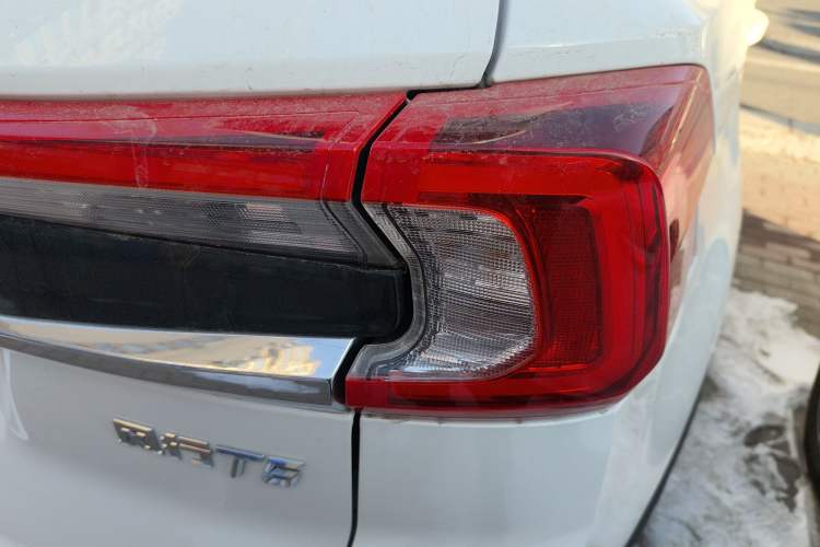 Used FORTHING T5 2021 Revised 1.6L Manual Comfort Version Exterior 3