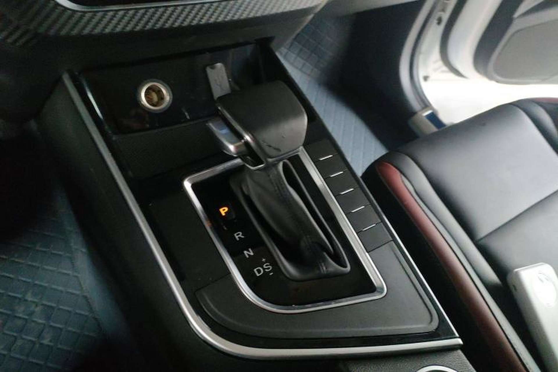 Used FORTHING T5 2021 1.5T Automatic Comfort Version Gear Lever